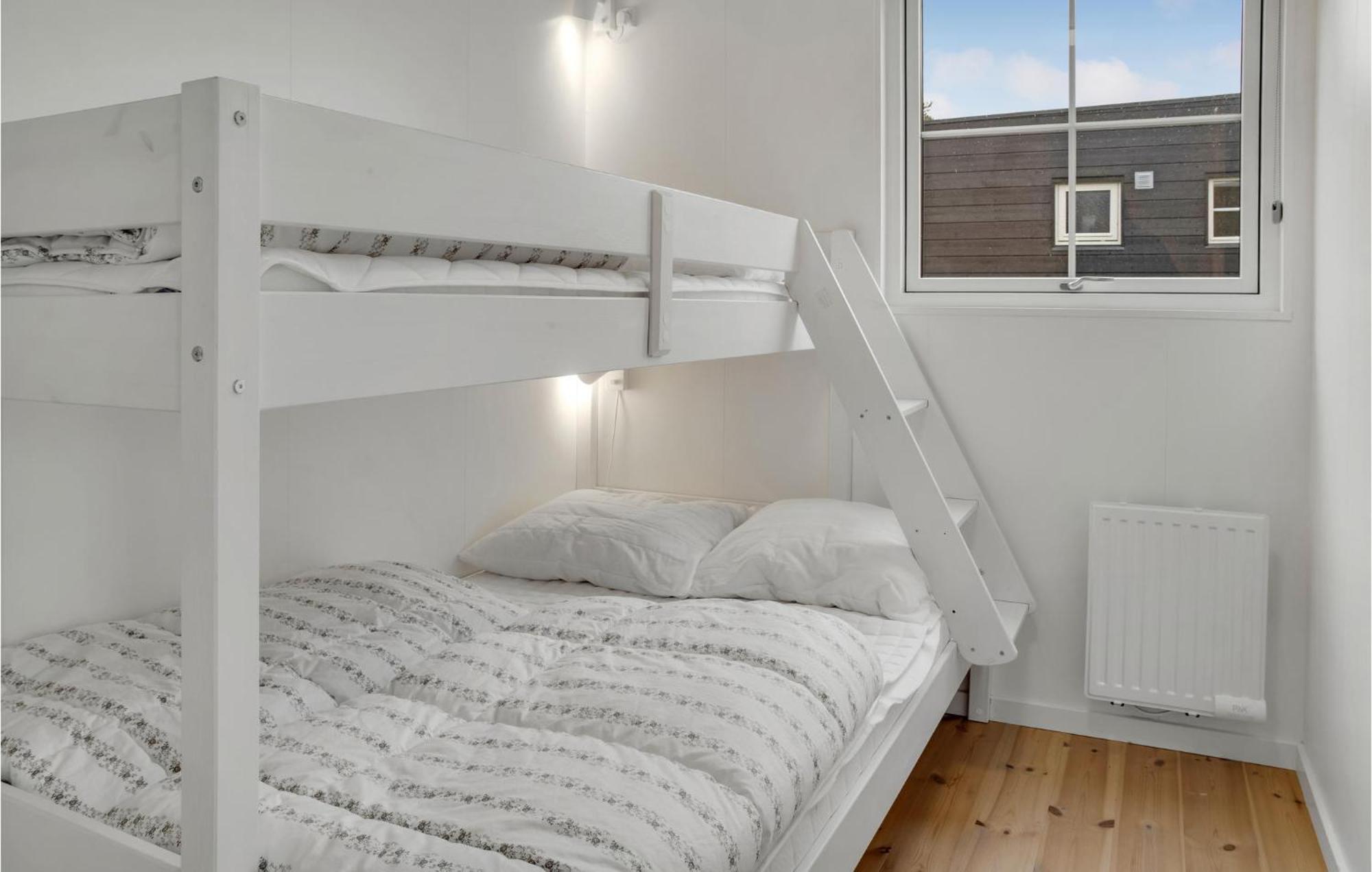 2 Bedroom Gorgeous Apartment In Vaeggerlose Bøtø By Eksteriør billede