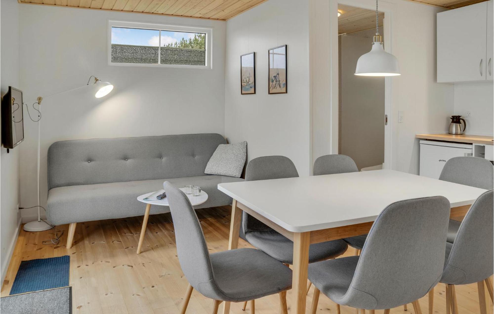 2 Bedroom Gorgeous Apartment In Vaeggerlose Bøtø By Eksteriør billede