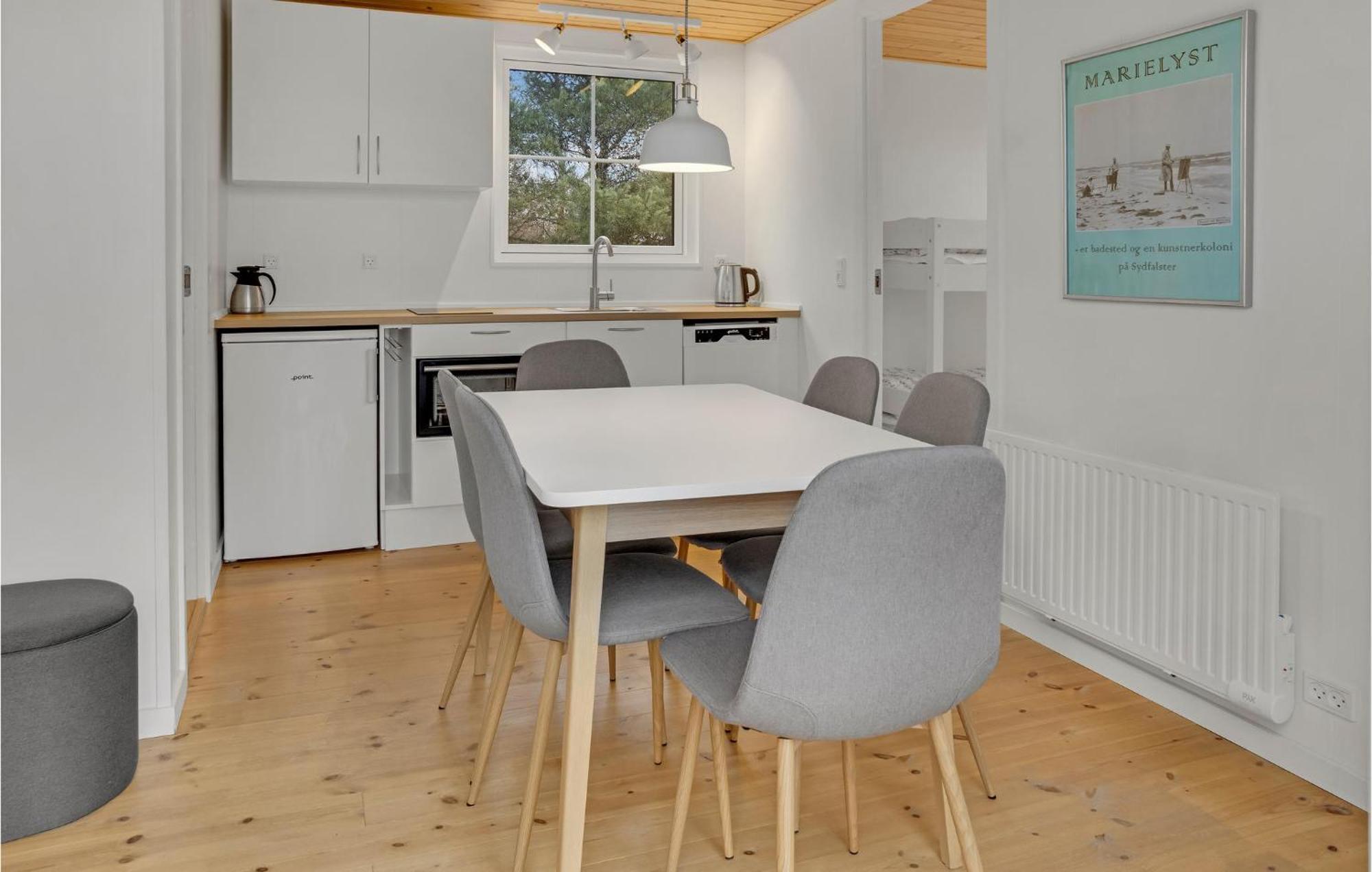 2 Bedroom Gorgeous Apartment In Vaeggerlose Bøtø By Eksteriør billede