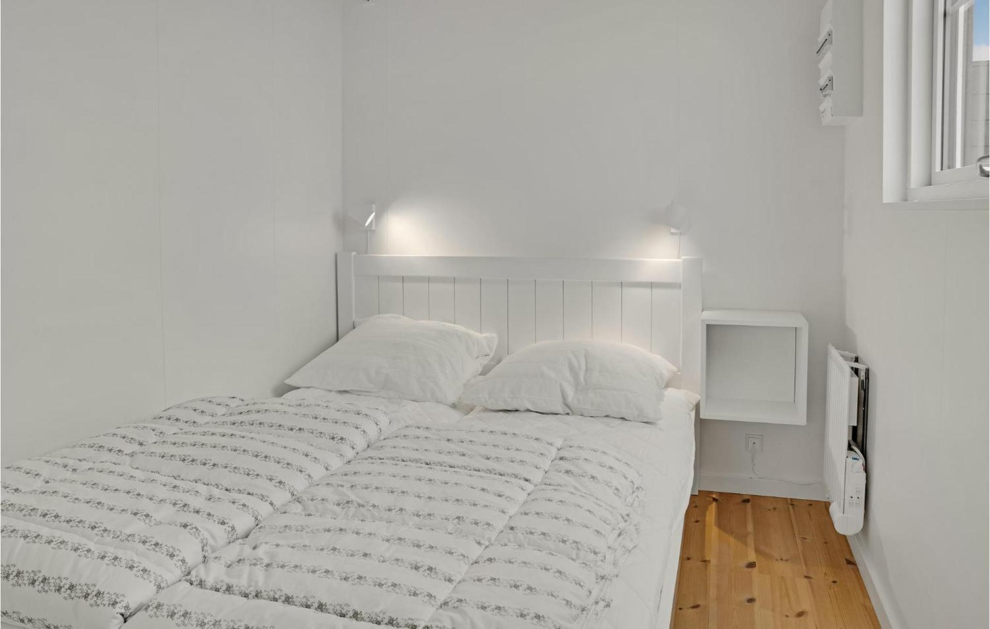 2 Bedroom Gorgeous Apartment In Vaeggerlose Bøtø By Eksteriør billede